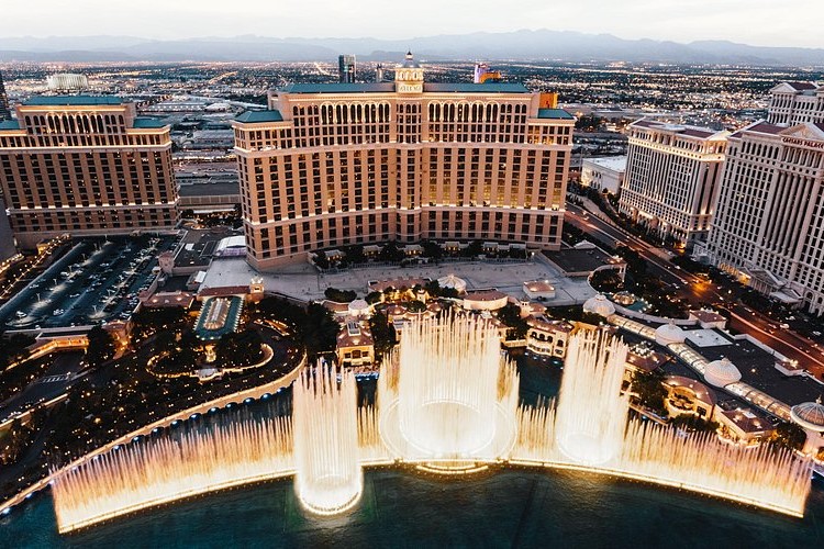 Bellagio Las Vegas fountains at night