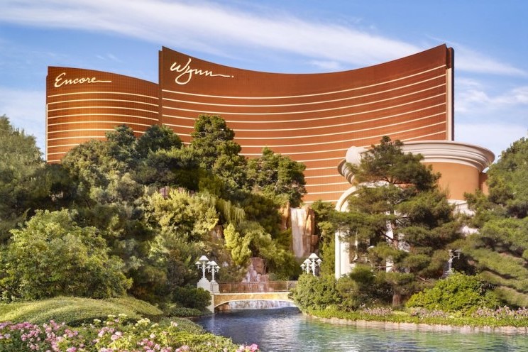 Encore at Wynn luxurious pool area